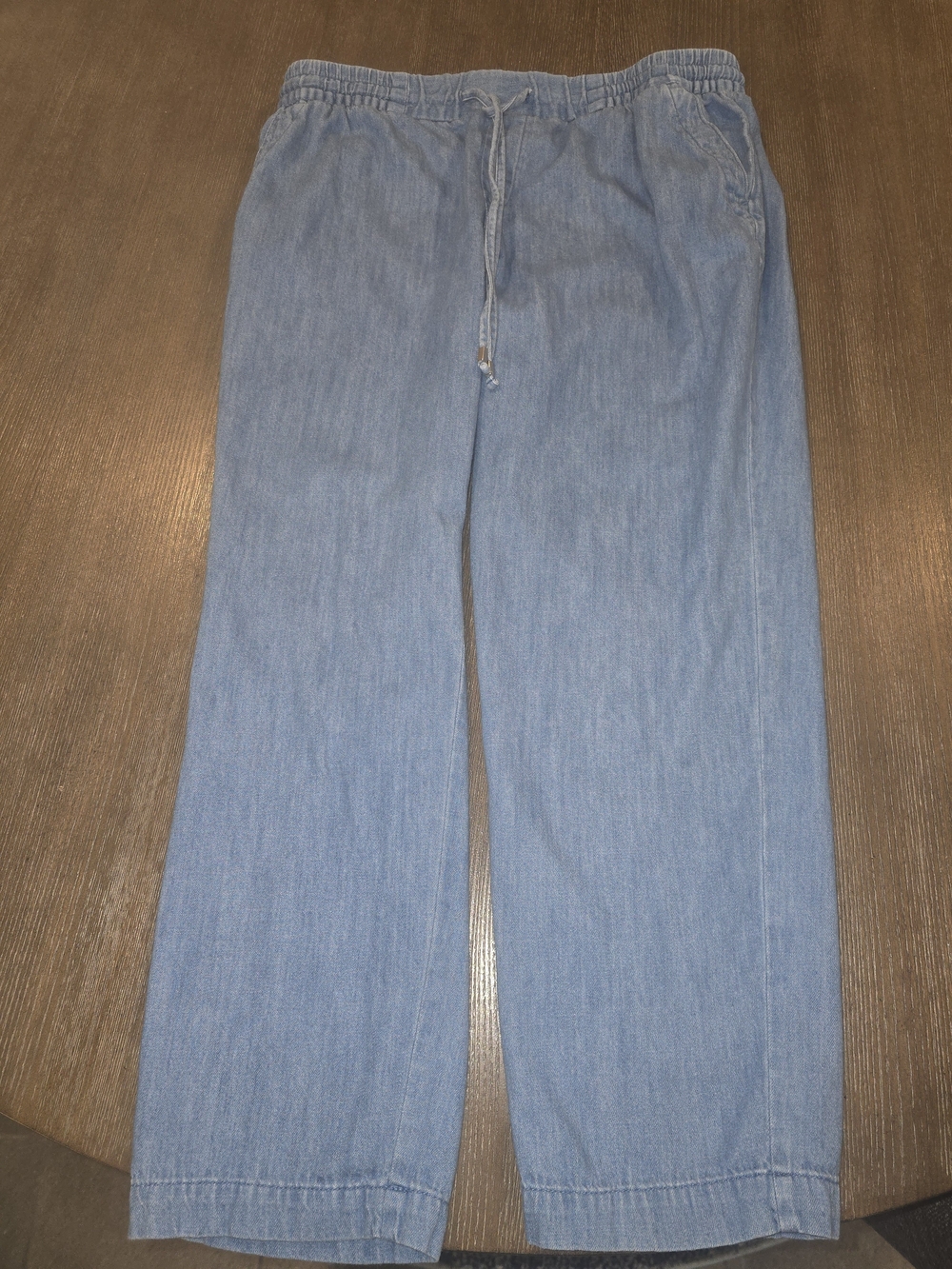 Light Blue Old Navy Woman's Drawstring Jeans. Longer Than A Capri Style.